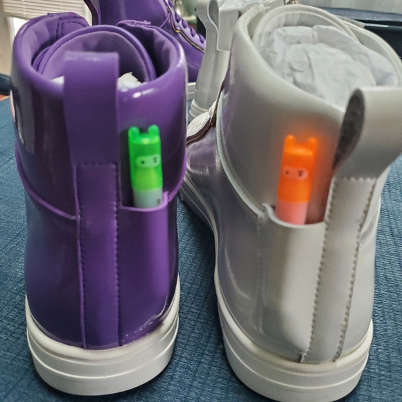 Sneakers - Picture 2 of 4